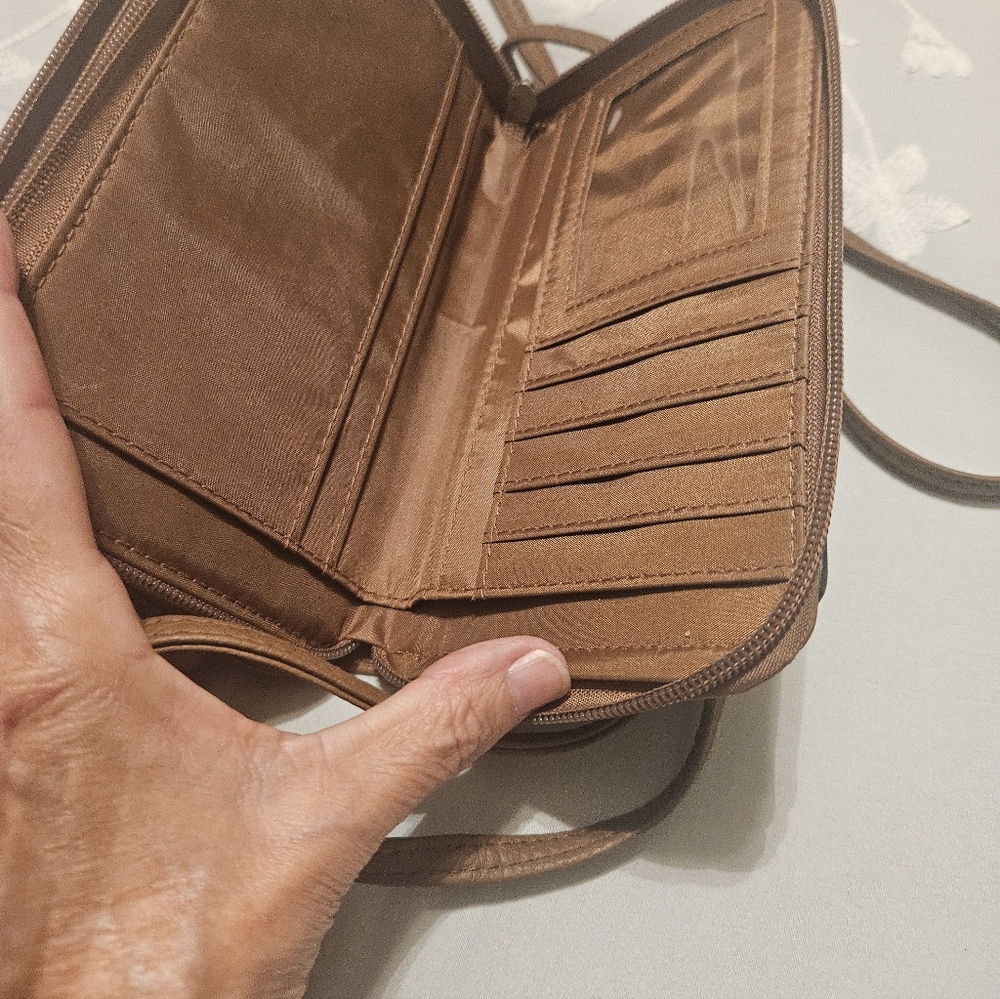 Bueno Brown Leather Crossbody Bag With Hand Strap - Picture 5 of 9